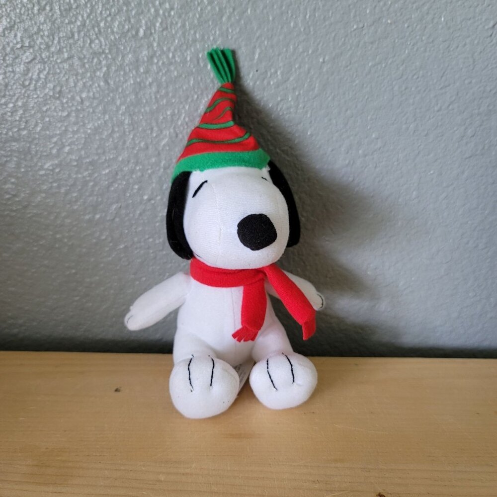 Peanuts Snoopy Plush‎ With Holiday Hat & Scarf  Whitmans Candies